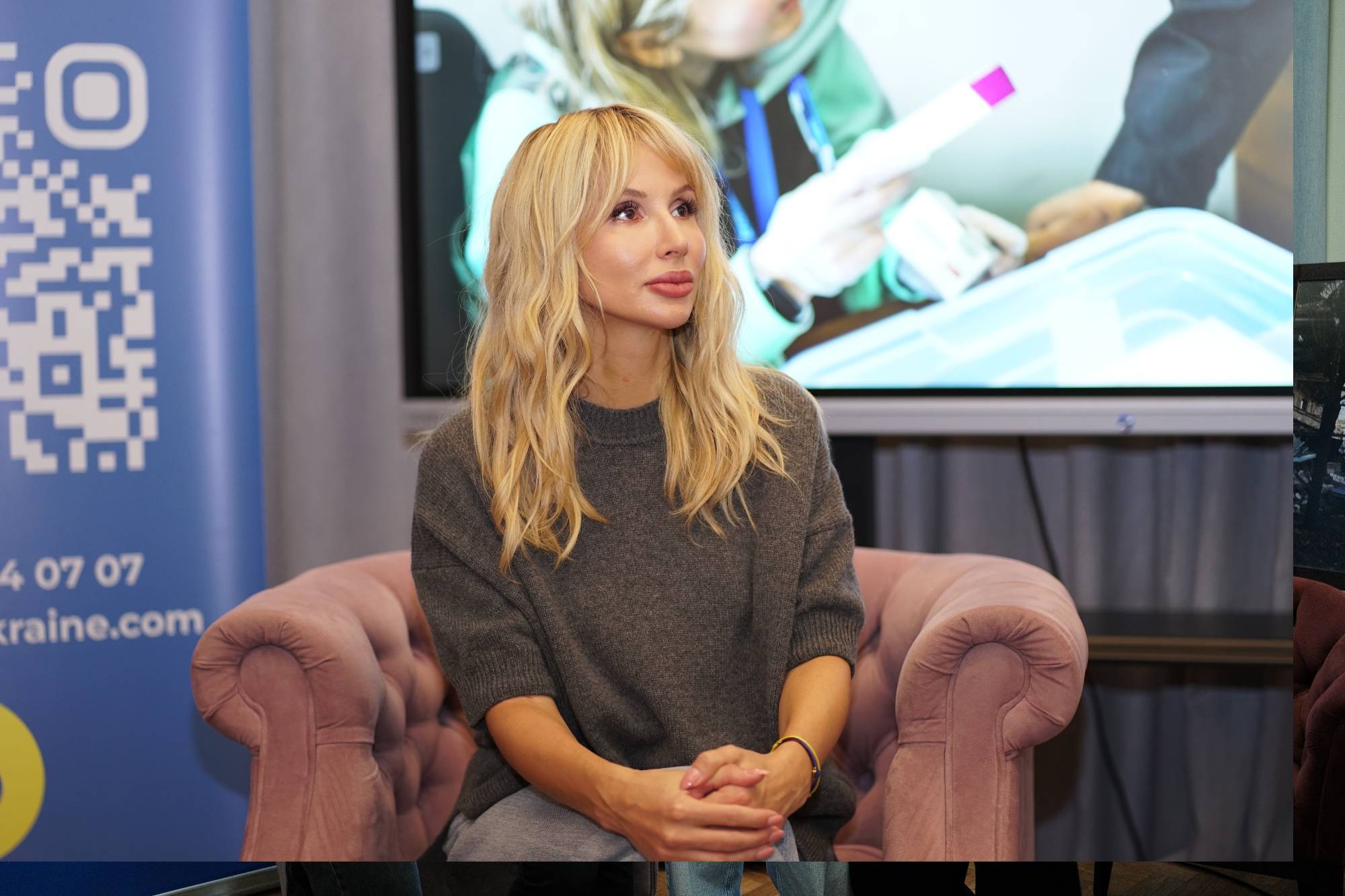 Лобода зустрілася з лікарями-волонтерами з гарячих точок